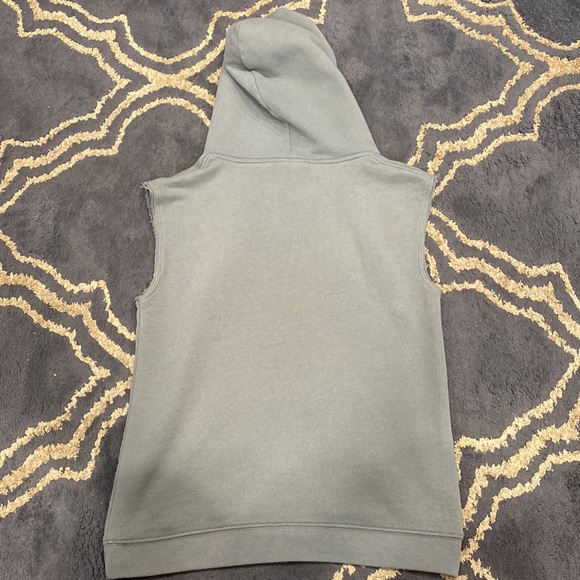 Junk Food Hoodie with cut off sleeves and patches Army Green - Picture 6 of 9